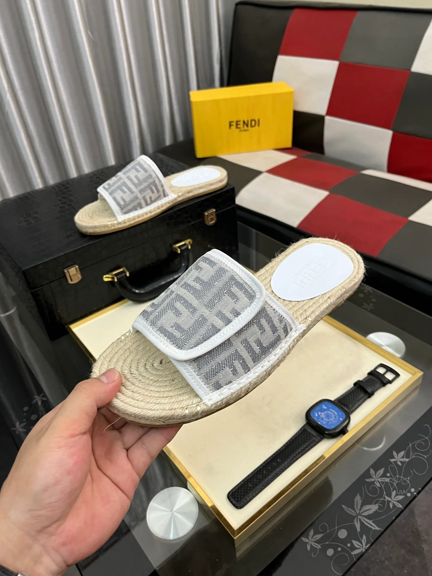 Men's shoes💰320⌚️⌚️[FENDI~Fendi slippers] High-end men's shoes brand official website 1:1 latest masterpiece: original mold customization, fabrics made of imported original materials, upgraded outsole, lighter, top quality in the market, simple and tasteful, a must-have for fashionistas, fashion is at your feet, full of confidence, the same style at the counter👍The season of summer slippers is here. Yardage: 38-44. Can be customized45.46.47